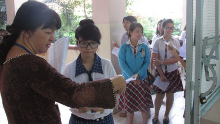 Năm nay, số lượng thí sinh thi tốt nghiệp THPT tại TPHCM giảm so với năm 2013 (Ảnh minh họa)