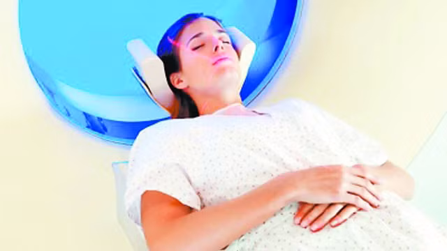 Các tình nguyện viên đang trong quá trình thí nghiệm.
