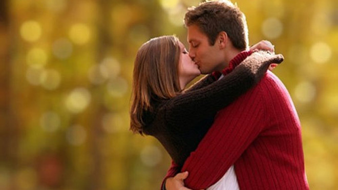 Đàn ông hôn vợ mỗi ngày sẽ sống thọ hơn 5 năm so với những người không làm việc này.