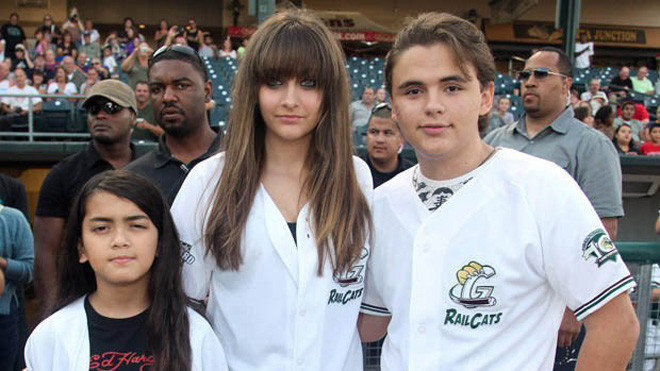 Ba anh em Blanket, Paris và Prince.