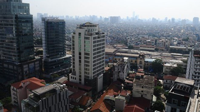 Ngân sách khó khăn nhưng tiền nợ đọng tiền đấu giá sử dụng đất ở Hà Nội rất lớn. 