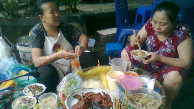 Nộm bò khô là món quà vặt rất được nhiều người ưa thích. 