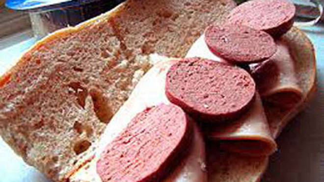 Những món ăn quen thuộc nhưng không tốt cho bé