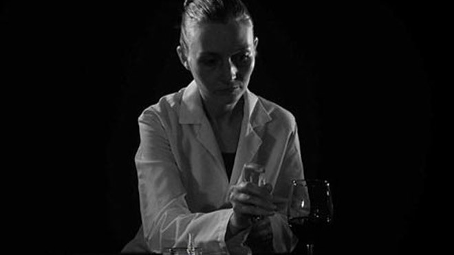 Thuốc xịt tàng hình có thể xóa bỏ hoặc ngụy tạo dấu vết để lại trên bề mặt vật dụng của một người. Ảnh: REX