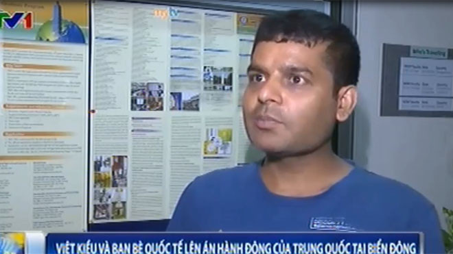 Người nước ngoài xuống đường ủng hộ Việt Nam