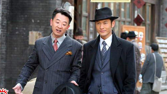 Huỳnh Hải Ba (trái, vai Đinh Lực) và Huỳnh Hiểu Minh (vai Hứa Văn Cường) trong Tân Bến Thượng Hải.