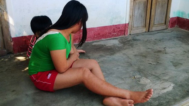 Cô bé H. (Tuy Phước) giờ chỉ quanh quẩn trong nhà vì mặc cảm chuyện đã qua.