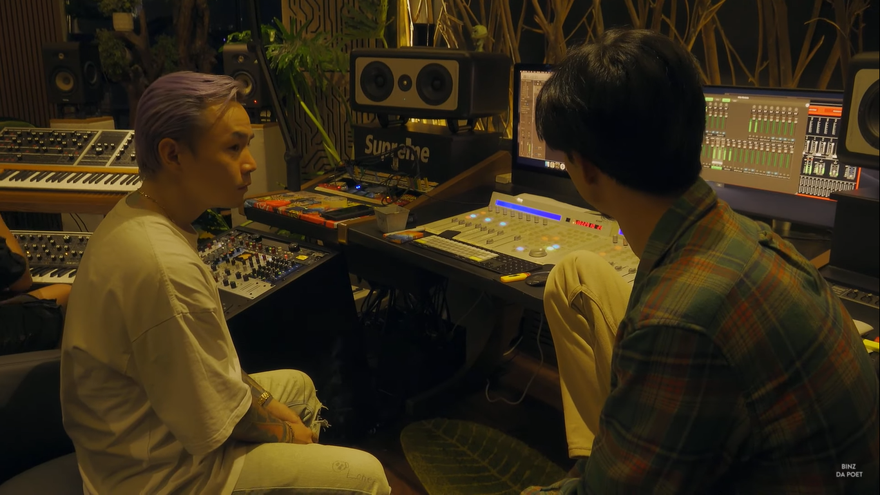 Dù MV mộc mạc, "Cho Mình Em" của Binz và Đen Vâu vẫn chiếm lĩnh Top 1 Trending YouTube