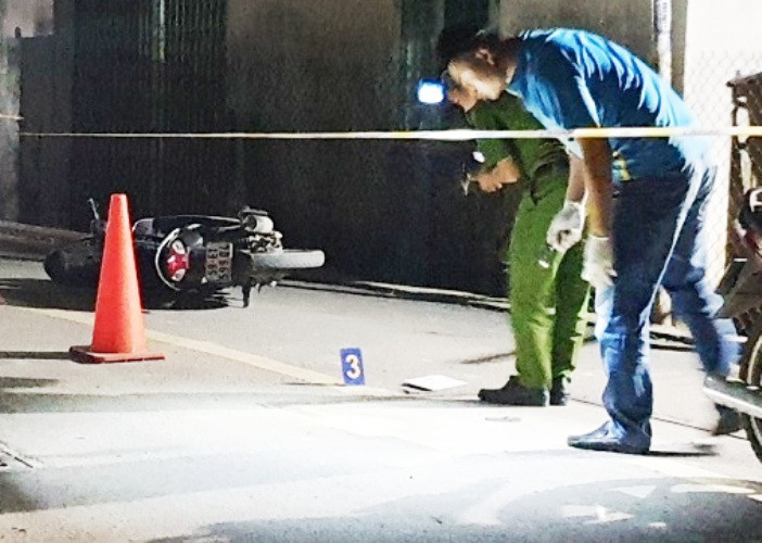 Công an khám nghiệm hiện trường. Ảnh: Công an cung cấp