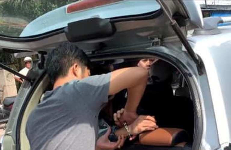 Cảnh sát nổ súng khống chế nhóm giang hồ tấn công nhà dân