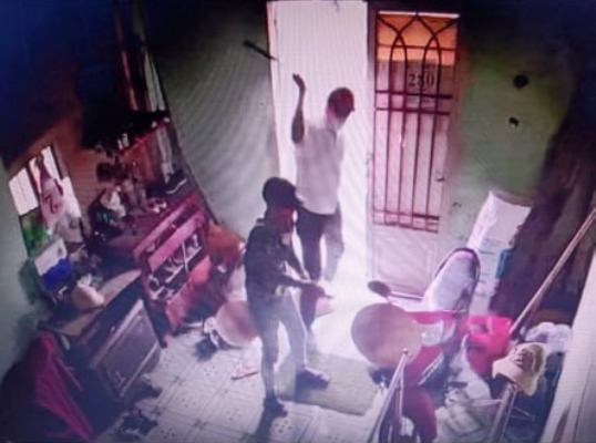 Nhóm côn đồ dùng mã tấu đuổi chém cả nhà ‘con nợ’