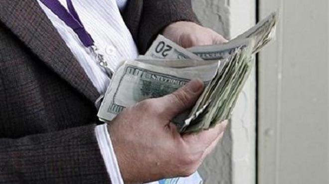 Có nhiều cách độc đáo giúp tăng thu nhập cá nhân của bạn - Ảnh minh họa: Reuters