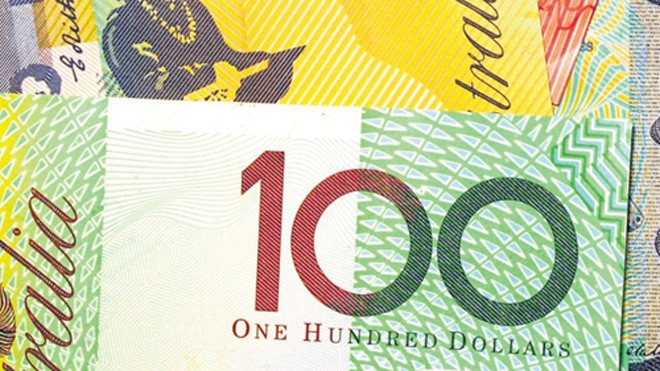 Kirsz kể hàng trăm tờ tiền mệnh giá 100 AUD rơi trên đường cao tốc. Ảnh: The West Australian.