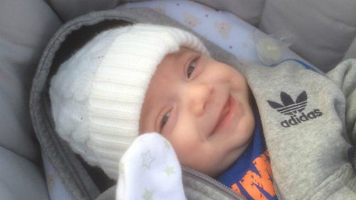 Bé James chào đời ngày 5/1, nặng 2,7 kg, khỏe mạnh. Ảnh: Caters/Home.bt.com.