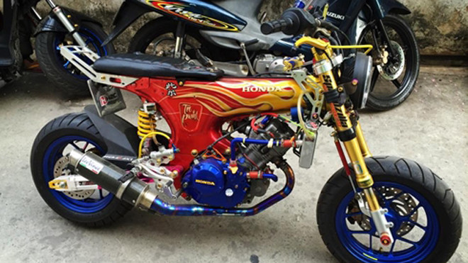 Honda Dax được độ lại tại Sài Gòn.