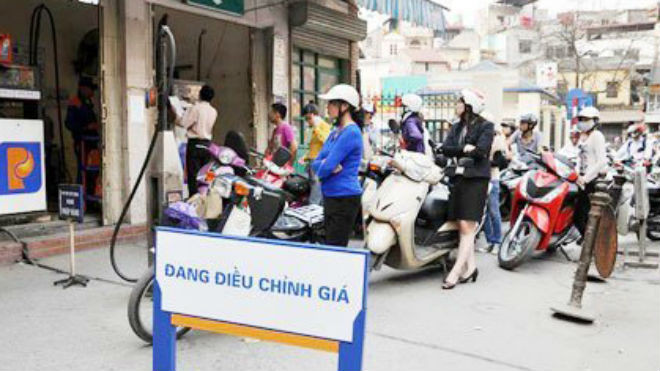 Sẽ không điều chỉnh giá xăng dầu trong những ngày nghỉ lễ. (Ảnh: KT)