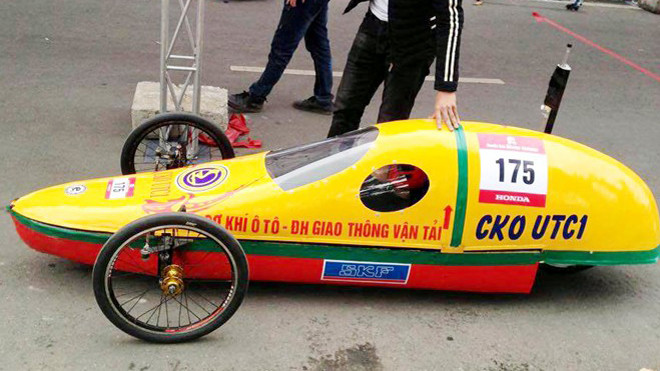 Chiếc xe tự chế của đội CKOUTC1 có thể chạy 1.000 km với một lít xăng.