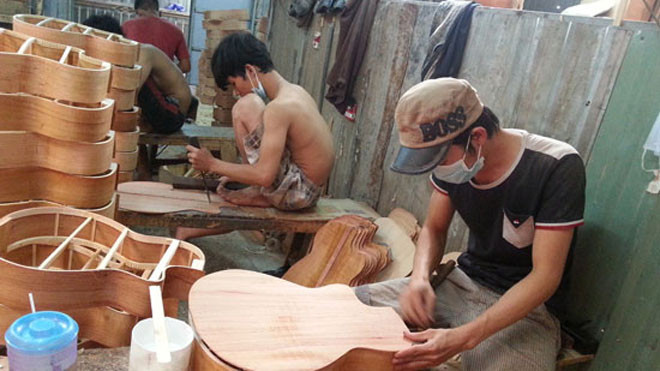 Thanh niên giữ lửa làng nghề