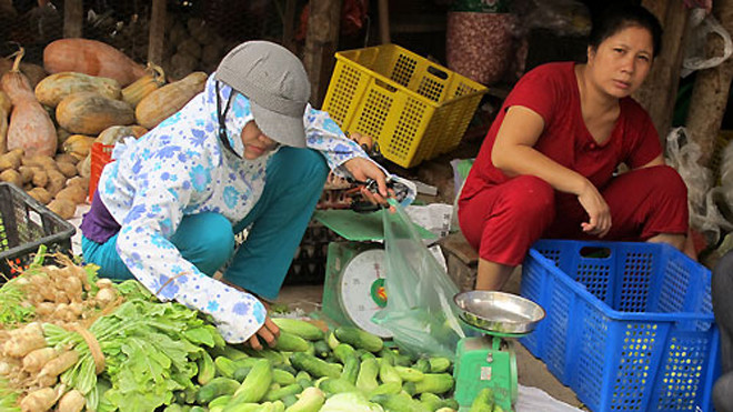Đảm bảo thực phẩm an toàn là trách nhiệm của nhà sản xuất và người tiêu dùng trong chuỗi liên tục của thực phẩm từ nông trại đến bàn ăn. Ảnh: N.Phương. 