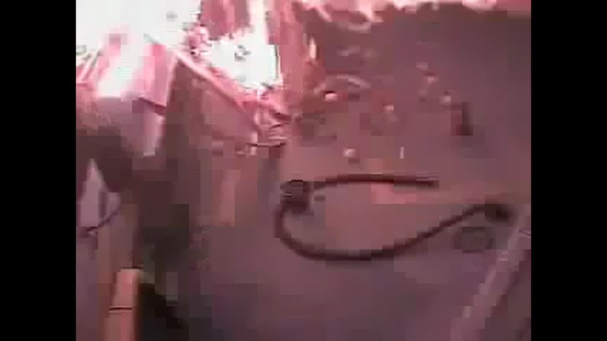 Chết thảm vì bật lửa soi bình xăng