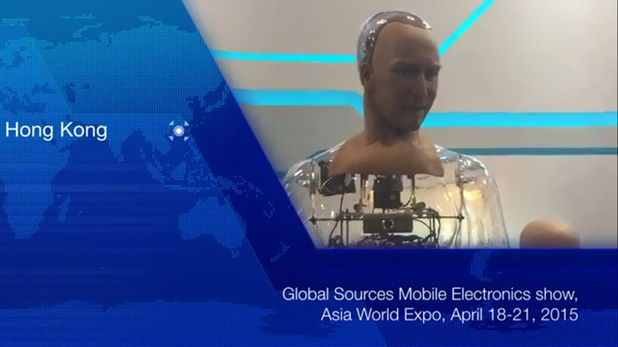 Robot biết cười nói với con người