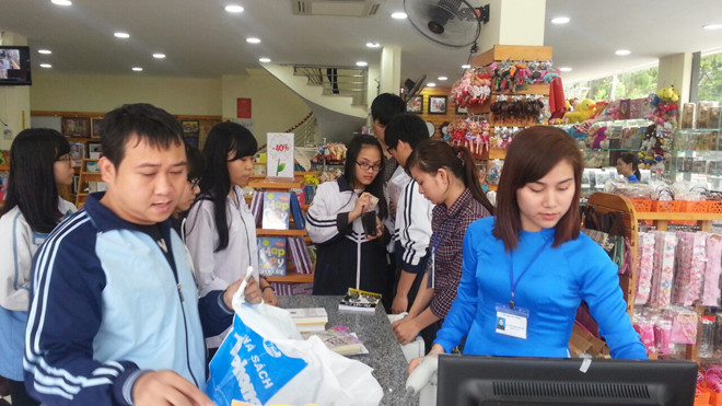 Nhà sách Tiền Phong Thanh Hóa sẵn sàng cho giờ khai trương