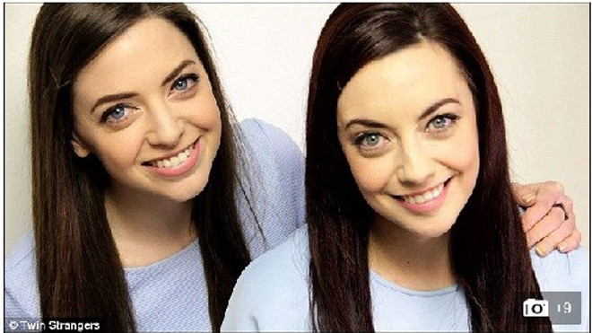 Niamh và Karen, giống nhau như đúc dù không phải chị em song sinh - Ảnh chụp màn hình Daily Mail
