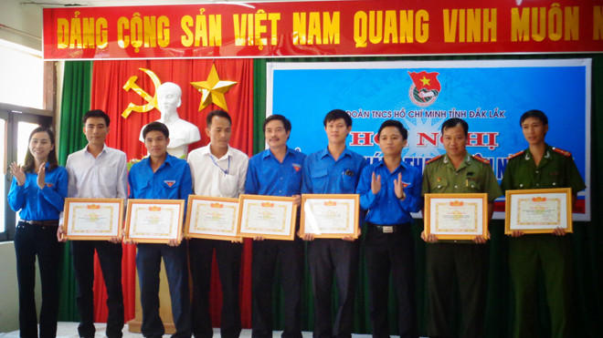 Các tập thể đạt thành tích xuất sắc trong tháng thanh niên