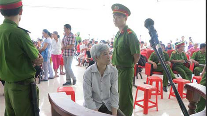 Bị cáo tại phiên xử lưu động.