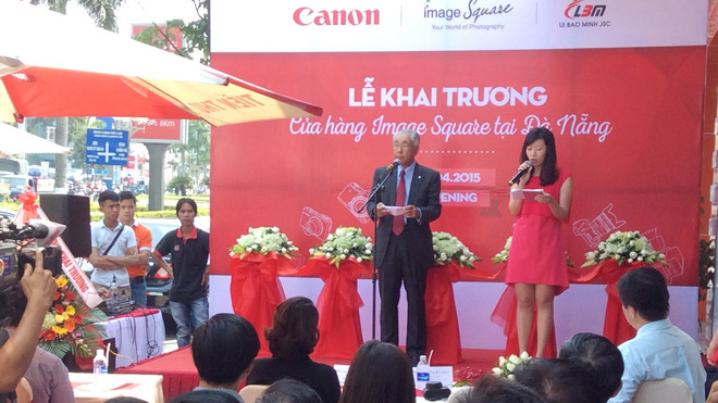 Ông Kensaku Konishi phát biểu