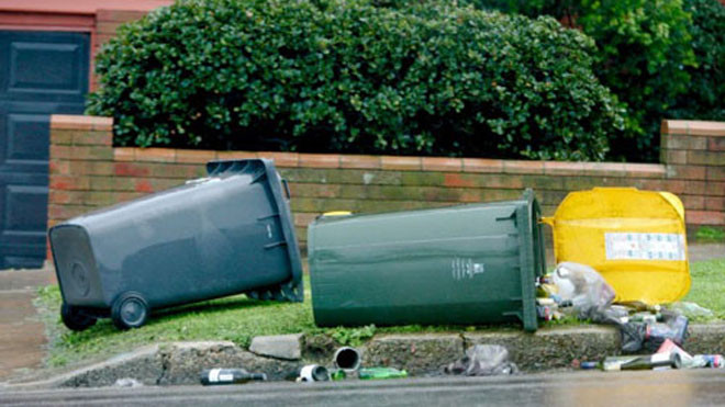Người dân ở Darebin có thể bị phạt gần 1.500 USD nếu mang thùng rác ra ngoài quá sớm, trước khi rác được thu gom. Ảnh: Jonathan Carroll.