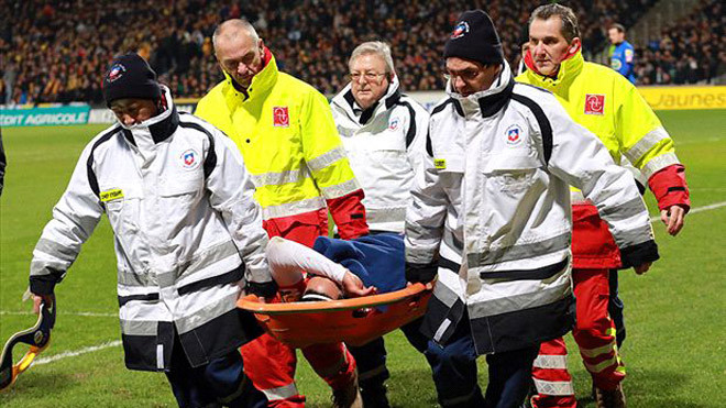 Falcao lỡ cơ hội dự World Cup và gia nhập Chelsea