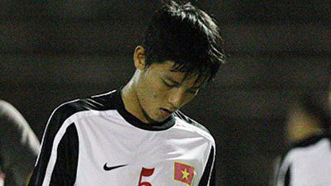 Tuyển thủ U19 bị loại vì đá gãy chân đối phương