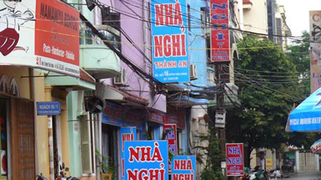 Máy quay lén tràn vào nhà nghỉ, khách sạn