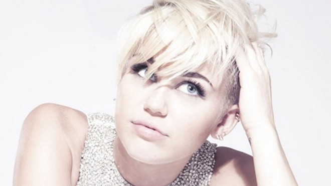 Thủ tướng Anh cấm con xem Miley Cyrus