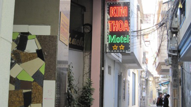 Gia sư “tống tình” nữ sinh bị truy tố mấy tội danh?