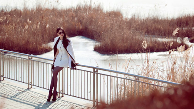 Ngọc Trinh sành điệu với thời trang giấu quần