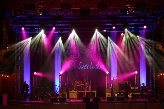 5 ca sĩ nổi tiếng bị truy thu 1,3 tỷ đồng. Ảnh minh họa