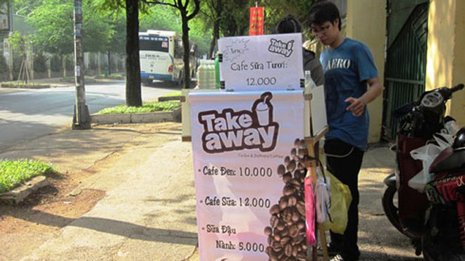 Kinh doanh cà phê take away - một phương thức phù hợp với giới trẻ. Ảnh: Hồng Châu