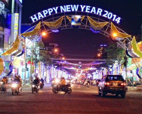 Tản bộ đường đèn trong ngày Tết