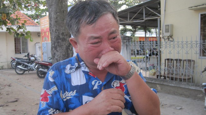 Cha của Lê Thị Bích Trâm đau đớn khi nhận được tin con gái bắt cóc trẻ em vì áp lực gia đình nhà chồng. Ông mong gia đình nạn nhân và xã hội tha thứ cho Trâm. 