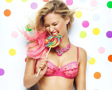 Siêu mẫu Bar Refaeli khoe thân 'ngọt lịm' như kẹo 