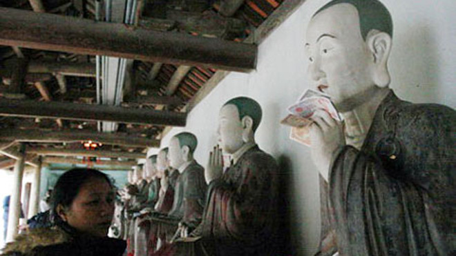 Tiền có cầu được may?