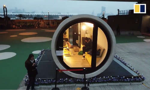 Một đêm sống trong nhà 'ống cống' ở Hong Kong