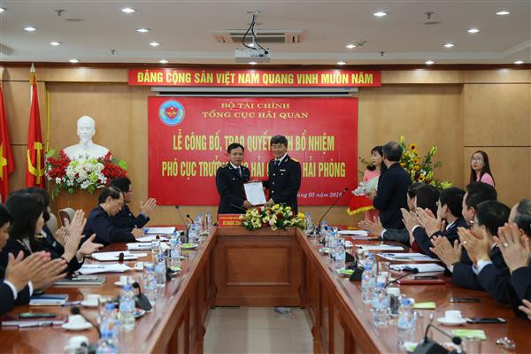 Điều động, bổ nhiệm nhân sự 6 địa phương