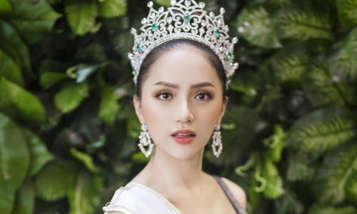 Hương Giang xúc động khi fan nói ‘Nhờ chị mà gia đình đã không kì thị'