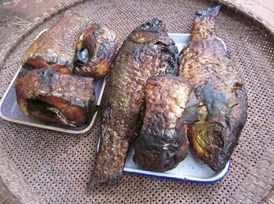 Cá diếc nướng tẩm trà rất tốt cho người bệnh đái tháo đường.