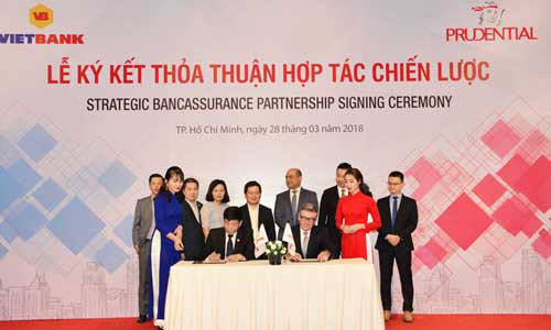 Prudential Việt Nam và Vietbank ký kết thỏa thuận hợp tác