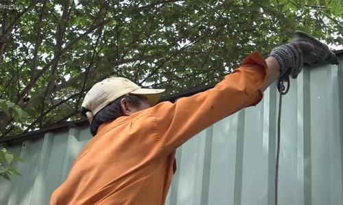 Tháo dỡ nhiều hạng mục vi phạm phòng cháy ở chung cư TP HCM