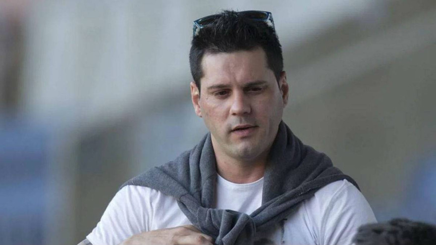 Rút súng dọa người, anh trai Messi lại bị bắt giam